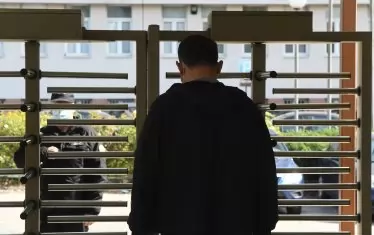 Пеевски влиза в ДАНС. Не като председател, а като викнат по проверка, от която предварително е ясно, че нищо няма да излезе.