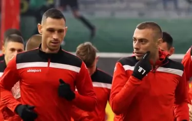 Опитни футболисти като Мартин Кавдански (вляво) и Лъчезар Балтанов допринасят за вдигането на средната възраст в "Царско село", която е най-висока в елитната ни дивизия.