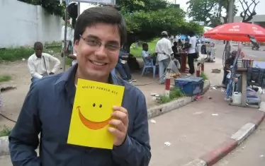  Светослав Иванов празнува рожден ден по улиците на Киншаса часове след "ареста" му.