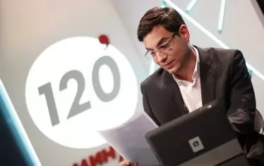 Първи ефир – минути преди старта на "120 минути" на 19.10.2013 – продуцентът  Ралина Тропанкева не спира да ме кара да умножавам и деля.