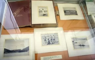 Фотоалбумът на немския фотограф Алберт Майер, който е едно от доказателствата за участието на България на първите съвременни олимпийски игри.