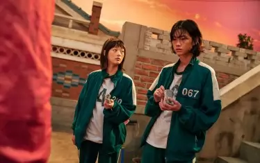 Парк Хе-су, която играе Чо Санг-у (играч № 218)  и Хо Йон-юнг в ролята на Канг Се-бьок (играч № 067).