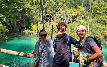 Мария Шаркова със семейството си.