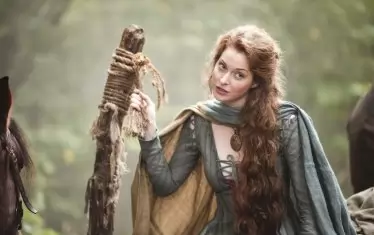 Есме Бианко в ролята на проститутката Рос в „Игра на тронове“.