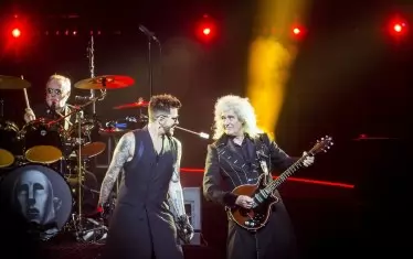 Днес Тейлър и Мей се опитват да възкресят магията с Адам Ламбърт зад микрофона, но нищо не е същото.