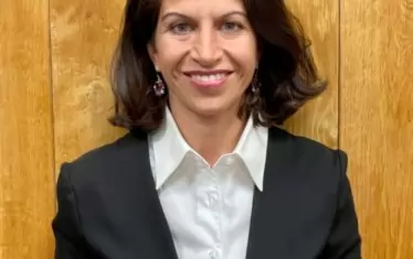 Цветелина Калинова Симеонова-Заркин пък е преподавател в Лесотехническия университет в София