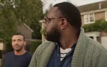 Във филма Фастос (вдясно) има дългогодишна връзка с друг мъж на Земята, но той е принуден да напусне партньора си, за да се присъедини отново към Вечните.