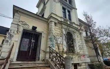  Сградата на бившия Нотариат в центъра на София се нуждае спешно от средства за ремонт, алармира кметът на район "Средец" Трайчо Трайков. 