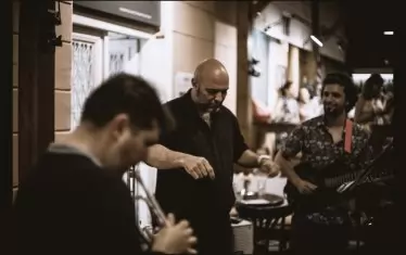 Вили "дирижира" традиционната джазова вечер.