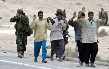  Пленени иракски войници.