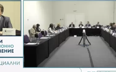 Преговорите за коалиционно споразумение текоха на открито. Самото коалиционно управление се покри и забуксува.