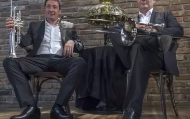 Вили Стоянов със своя голям приятел и съратник Мишо Йосифов на емблематичната джазова сцена в Студио 5.