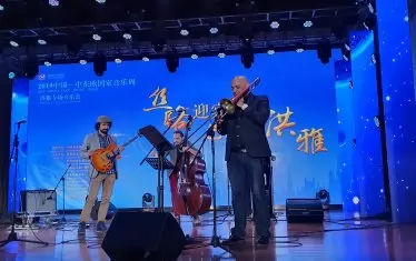 Вили Стоянов представя музиката на дядо си Йосиф Цанков в рамките на седмицата на музиката в Чънду (Китай) през ноември 2019 г.