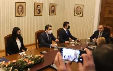 Президентът разговаря първо с водачите на ПП.