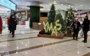 Търговските обекти обичайно работят по празниците. 