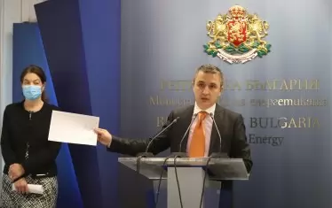 Енергийният министър Александър Николов също носи вина, защото не възложи пълна проверка на ремонта на съоръжението си още при встъпването си в длъжност.