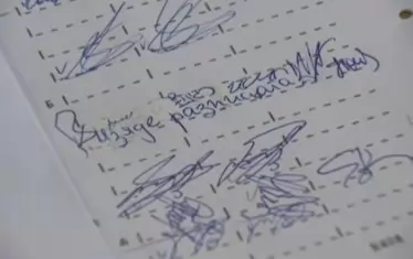 Дали жената е изяла наистина разписката от машината, няма особено значение. В аналите пише, че се е случило.