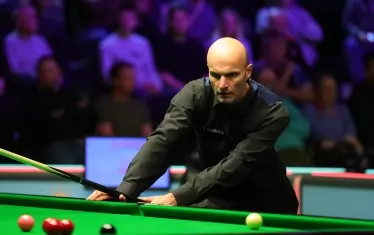 Ветеран извън Топ 100 сензационно стигна 1/4-финал на UK Championship