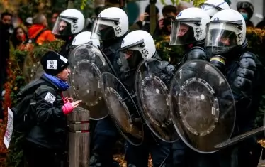 21 ноември, Брюксел - протестите срещу ковид сертификатите и задължителните ваксини са вече традиция за почивните дни в Европа.