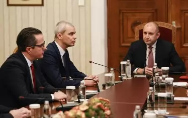 Разговорът с "Възраждане" очаквано се фокусира върху мерките срещу пандемията.