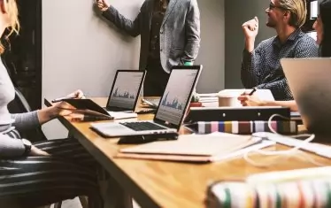 За труд по време на празници се плаща поне двойно.