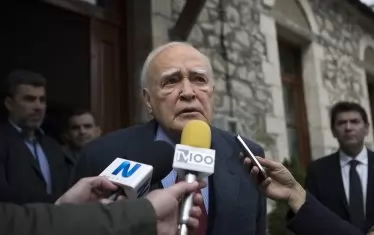 Почина бившият президент на Гърция Каролос Папуляс