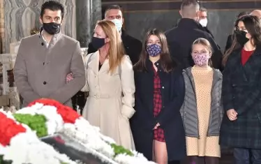  Кирил Петков, Линда Петкова и дъщерите им