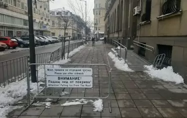 София е в плен на заледени улици и тротоари