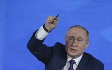  След като руският президент Владимир Путин смаза вътрешната опозиция, почти никой не смее да оспори пагубните му външнополитически планове.