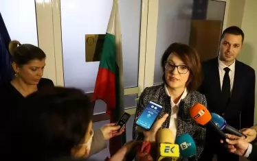  Районният прокурор Невена Зартова (вляво), шефката на спецпрокуратурата Валентина Маджарова и говорителят на спецобвинението Христо Кръстев.