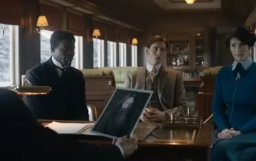  Ралф Файнс (в гръб) със своите сподвижници.