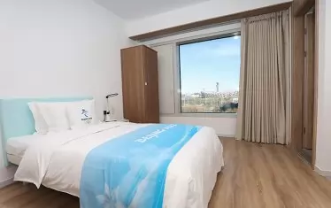  Леглата за спортистите може да се регулират.