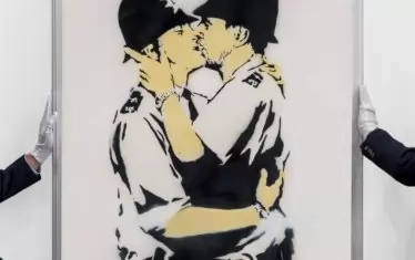  „Целуващи се ченгета“