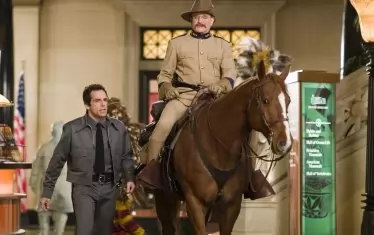  Бен Стилър и Робин Уилямс като Теодор Рузвелт в „Нощ в музея“. 