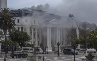 Парламентът на Южна Африка беше опустошен от пожар