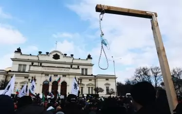 Мълчанието на институциите ще доведе до "Възраждане" на фашизма