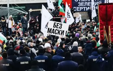 Маските също бяха обявени за централен проблем.