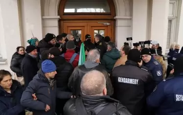  Мнението на политиците е, че протестът е бил мирен.