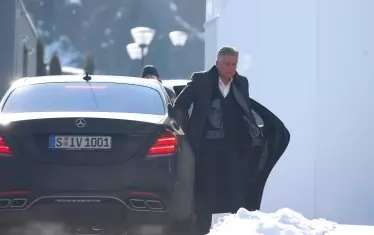 Собственикът на "Локомотив 1929" (Сф) Иван Василев, който от октомври насам е член на Изпълкома, пристига за днешното заседание в сградата на БФС.