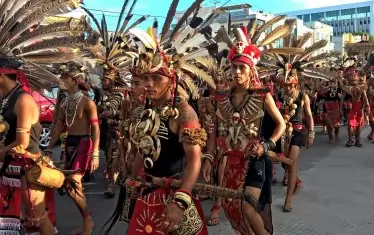 Племето даяки все още спазва древни, доста кръвожадни обичаи.