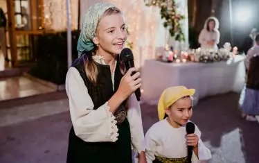 И двете деца на Пепи и Али обожават да пеят и танцуват.