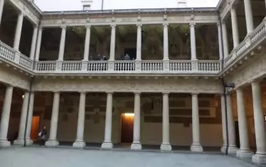 В университетския Палацо Бо се намира най-старият запазен Анатомичен театър