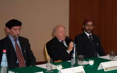  Гуидо де Марко (в средата): "И предайте много поздрави на Вашия президент!"