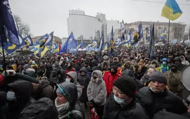 Поддръжници на Петро Поросхенко пред съда в Киев.