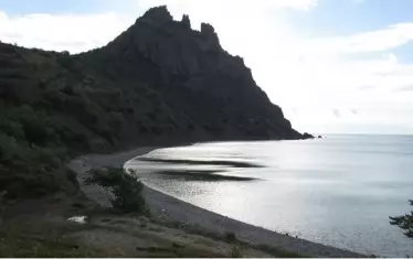 Поглед към природния резерват "Кара-Даг" – планински масив с вулканичен произход.