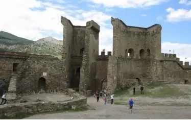 Главният вход на Генуезката крепост в Судак.