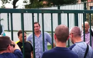 Николай Митов получава ултиматум от фенове на "Ботев" (Пд) по време на първото си занимание като треньор на отбора през август 2016 г., което се оказало и последно за специалиста на поста.