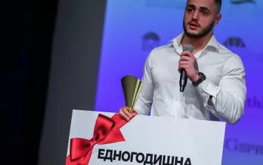 Световният шампион по вдигане на тежести при мъжете Карлос Насар се нареди на второ място в анкетата.