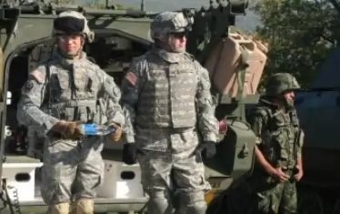  Американски войници демонстрират бойна техника в България