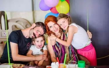 Да бъдат добри хора - на това искат да научат Петър и Алина Ангелови своите дъщери.